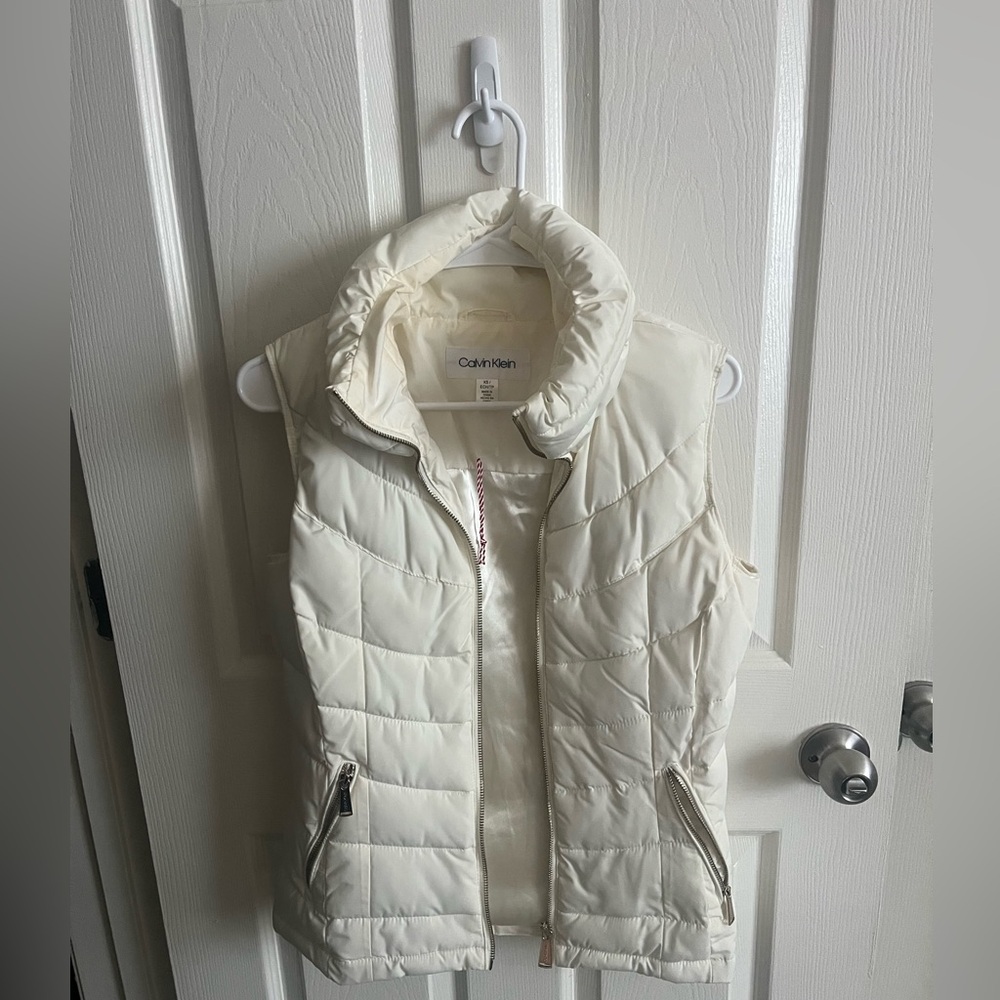 Calvin Klein White/Cream Puffer Vest